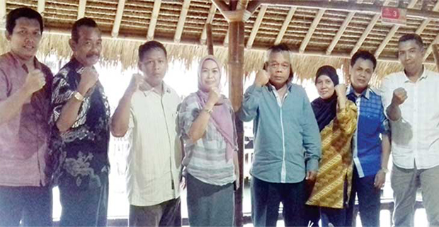 Tujuh Pengurus Kecamatan (PK) Partai Golkar menolak pengambilan alih PK oleh pengurus DPD Golkar Depok dan Tim Sembilan. 
