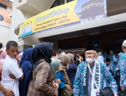 366 Jemaah Calon Haji Kota Depok Kloter 10 Diberangkatkan Menuju Embarkasi Bekasi