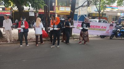 KBBI Berbagi Nasi Boks di Jumat Berkah, Sambil Sosialisasi Imam Budi Hartono
