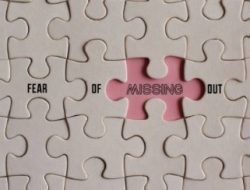 Pernah Dengar Kata “FOMO” (Fear of Missing Out), Ini makna dan Artinya!