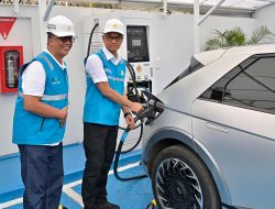 Tinjau SPKLU Bandung, Dirut PLN Pastikan Seluruh Infratruktur EV Siap Layani Masyarakat 24 Jam