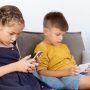 Tanda Anak Mulai Kecanduan Sosmed: Kenali Ciri Ciri dan Risikonya Sejak Dini
