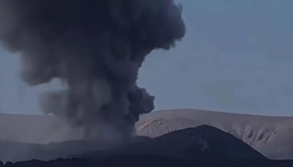 Gunung Anak Krakatau Kembali Berstatus Siaga, Warga Diminta Patuhi Zona Bahaya